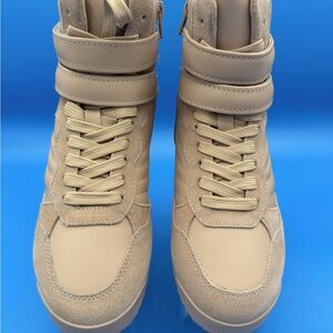 Steve Madden “Liftoff” tan leather sneakers